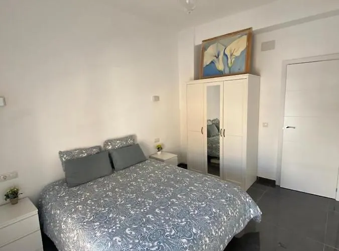 Casa Reformada Con Terraza/wifi/aire Acondicionado *